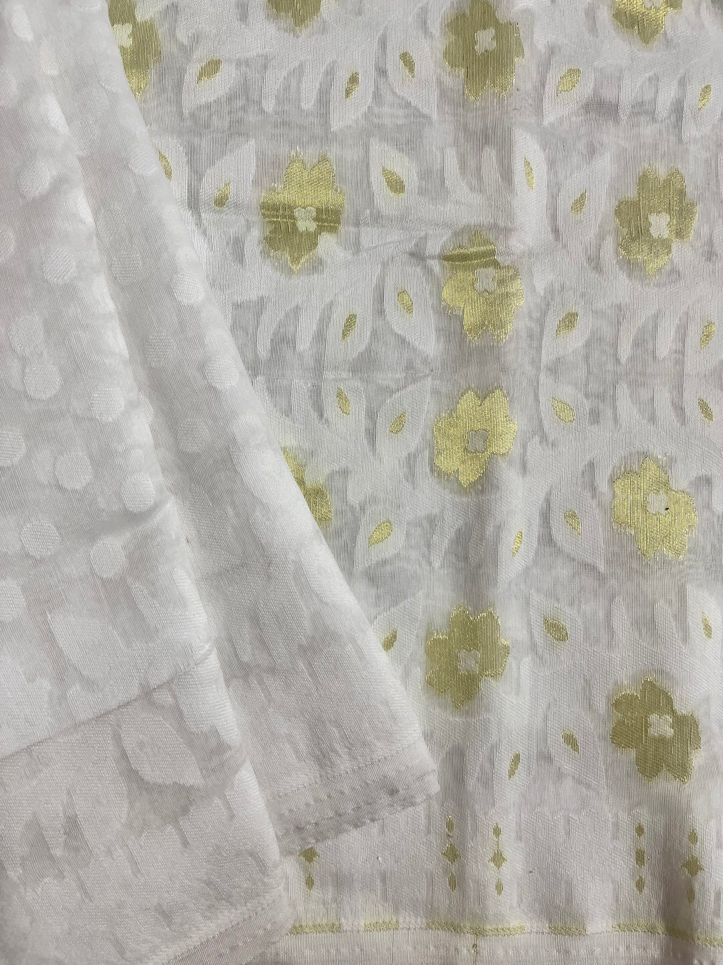 Jahnavi - White Jamdani Saree