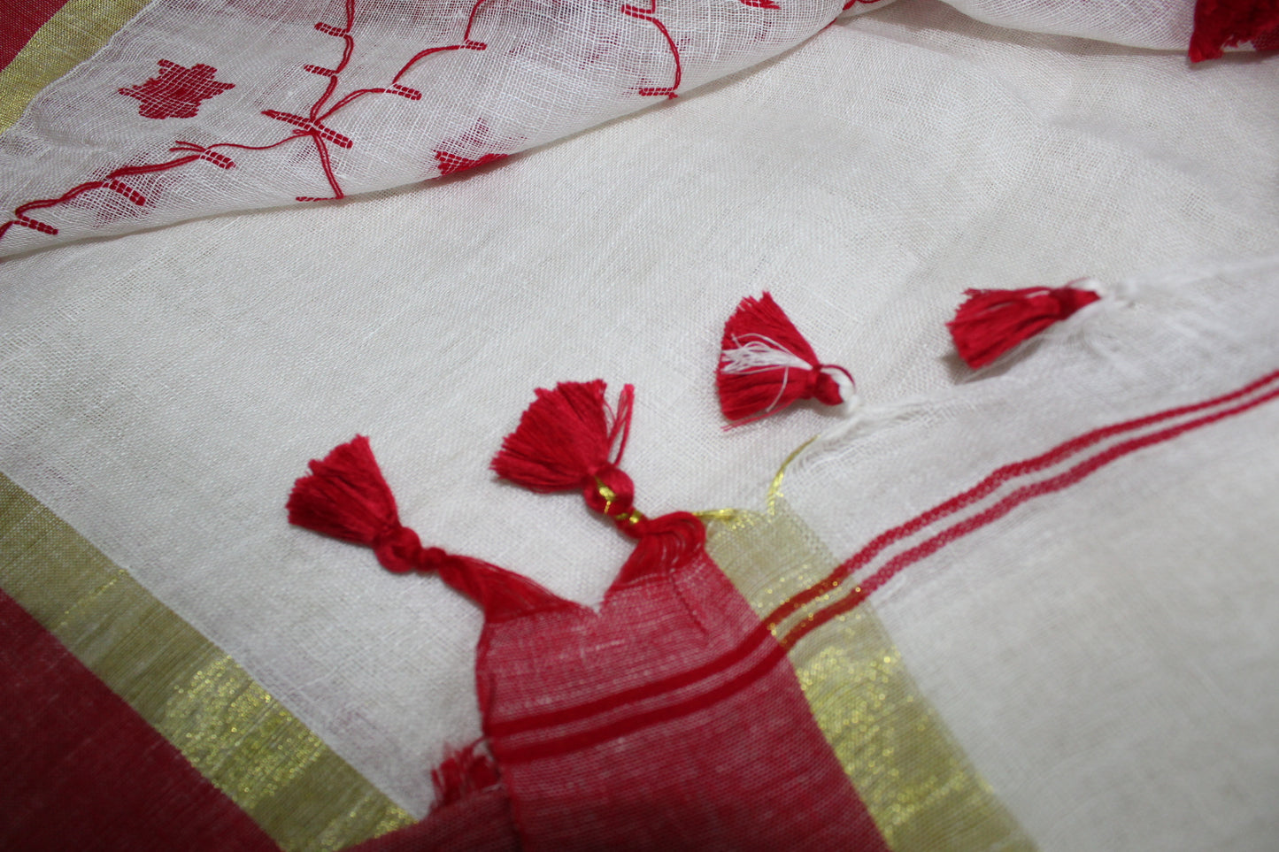 TARA - White Pure Linen Jamdani Saree