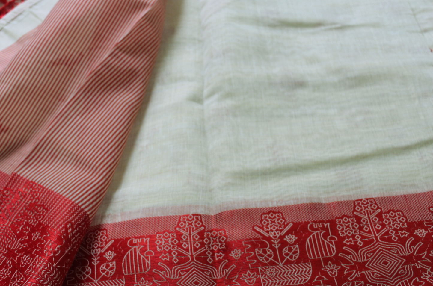 Gaura - Lal Sada Kantha Tussar Cotton Silk Saree