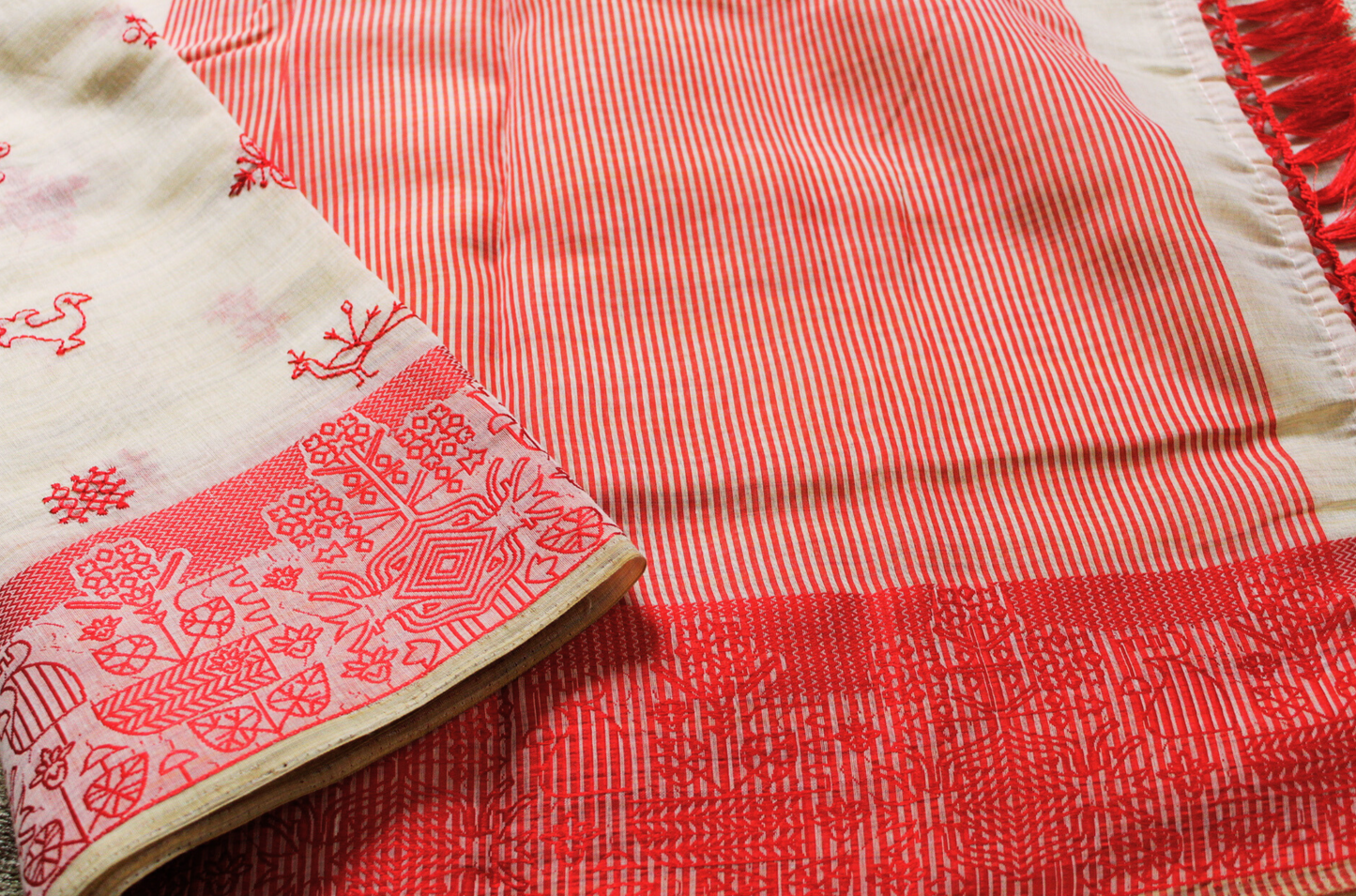 Gaura - Lal Sada Kantha Tussar Cotton Silk Saree
