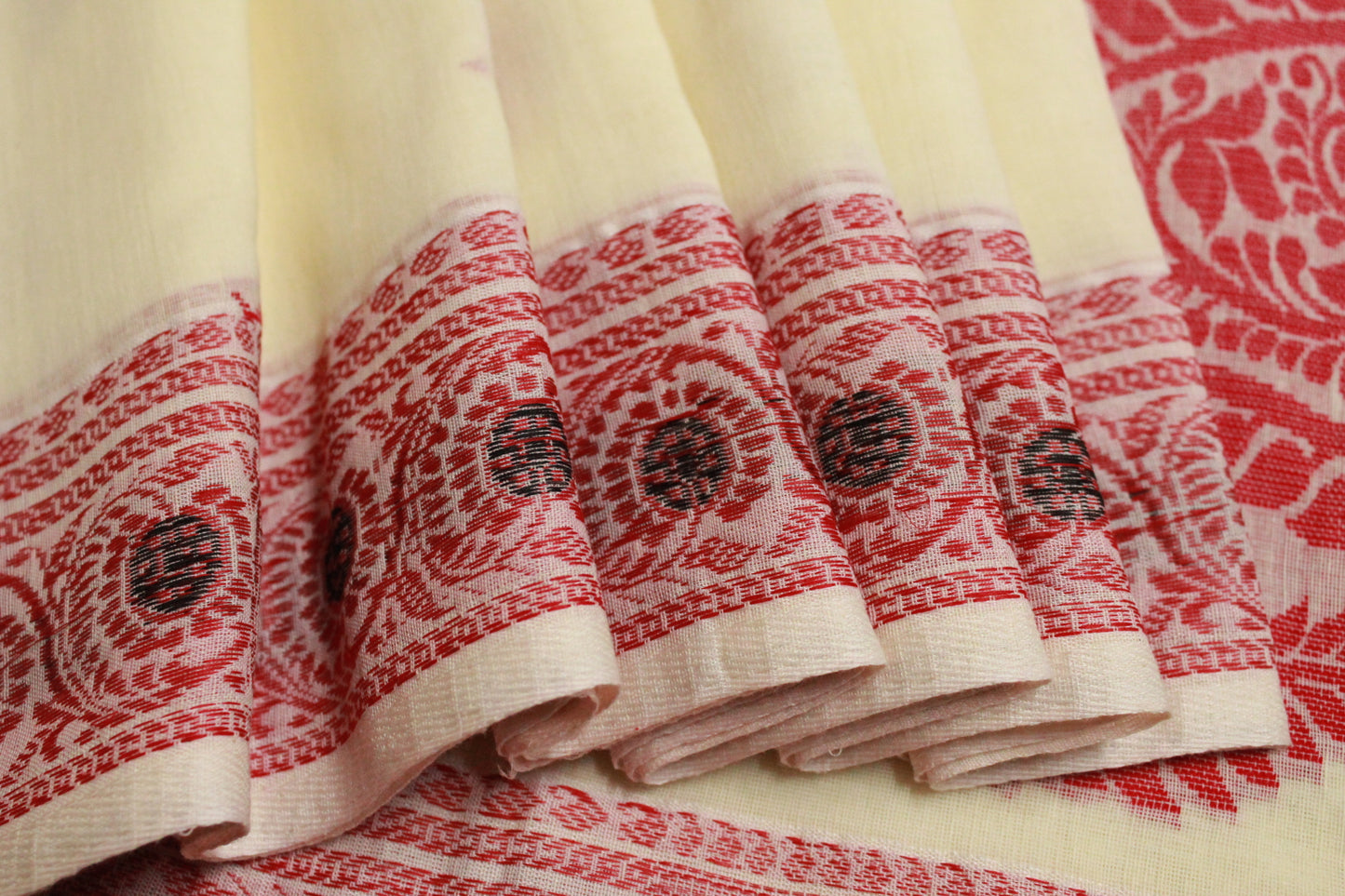 SHREE - Off-White Pure Cotton Baluchari Saree