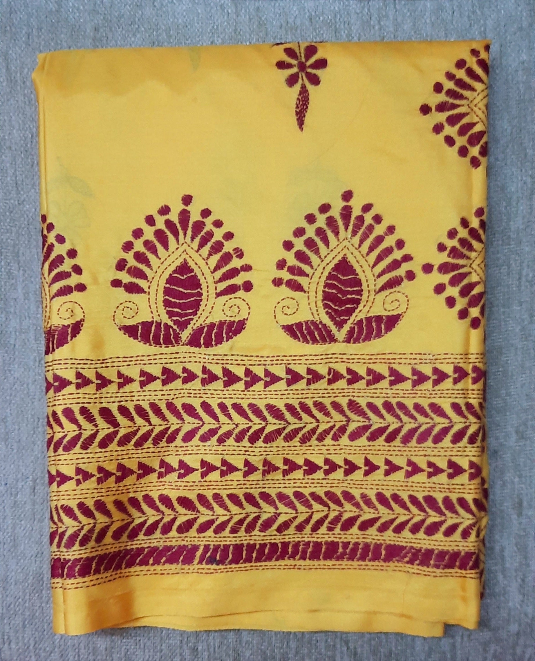 yellow-kantha-embroidered-saree-vaardaram